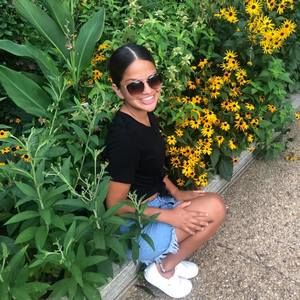 Meet your Posher, Daniela